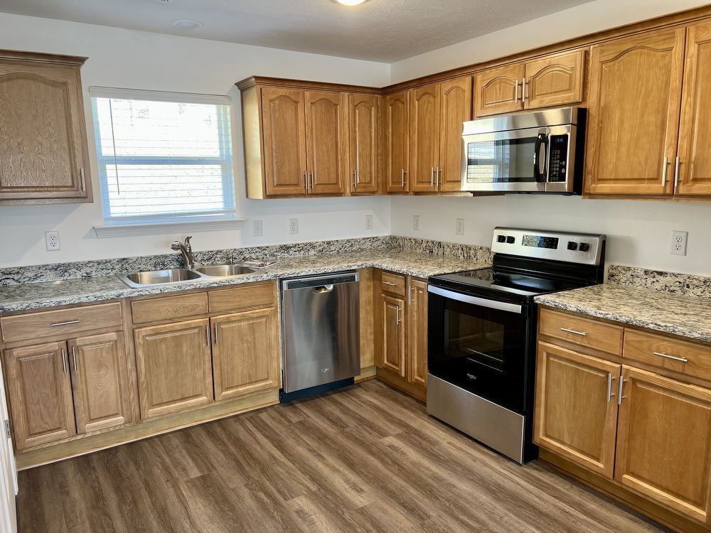 *End Unit* in Woodbury's Newest Townhomes! property image