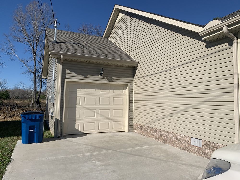 3 Bedroom, 2 Bath Home with GARAGE! property image