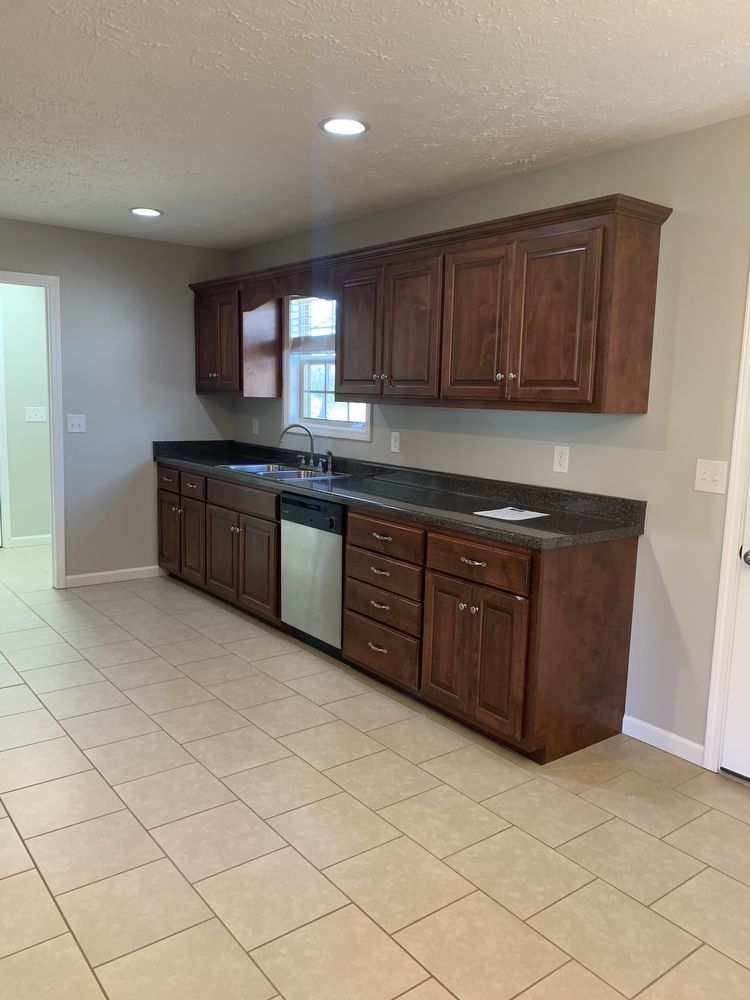 3 Bedroom, 2 Bath Home with GARAGE! property image