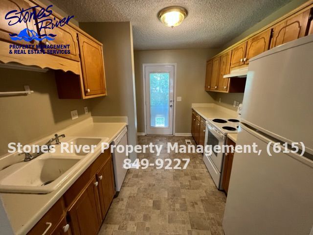 3 Bed/2 Bath Townhouse *Huge Bonus Room*SOUTH Murfreesboro property image