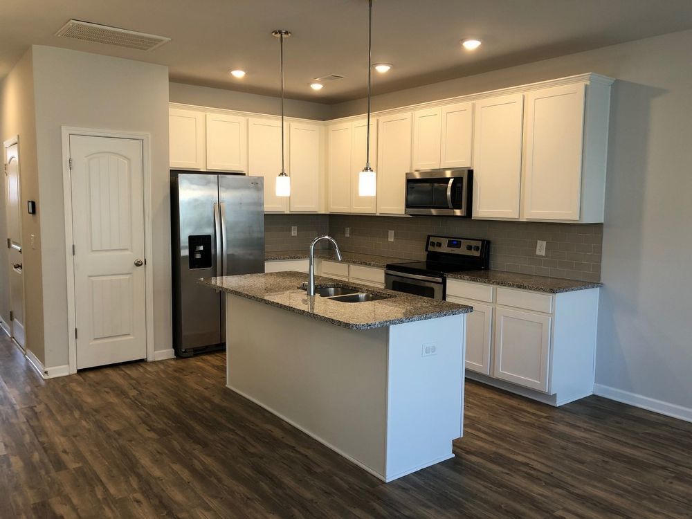 Beautiful Open Concept 3 BR 2.5 Bath Townhome in Murfreesboro - Off Veterans Parkway property image