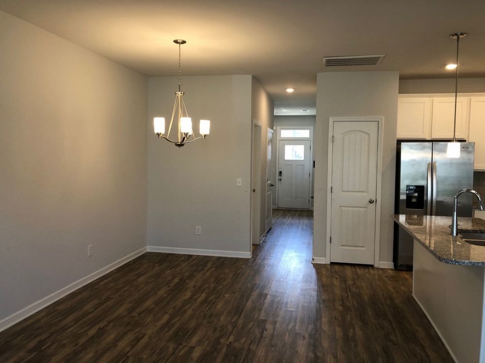 Beautiful Open Concept 3 BR 2.5 Bath Townhome in Murfreesboro - Off Veterans Parkway property image