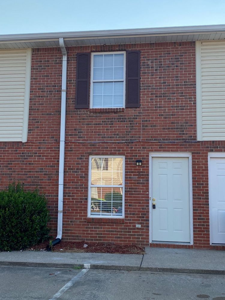 Spacious 2BR/1.5BA Townhome in Rossview Area – $950 month property image