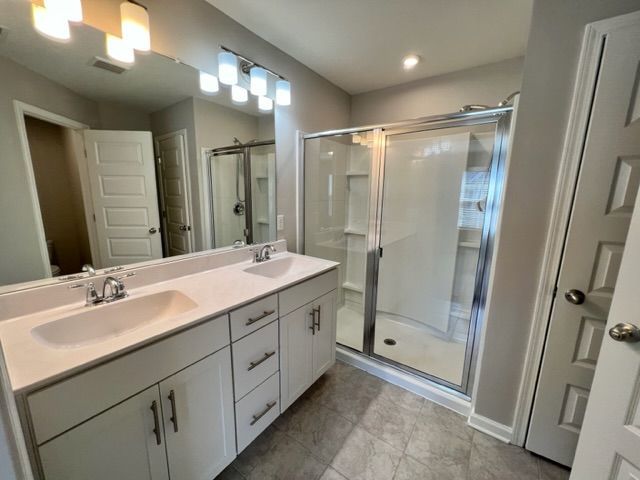 3 Bed 2.5 Bath Townhome, Minutes from I-24 & The Avenue! property image