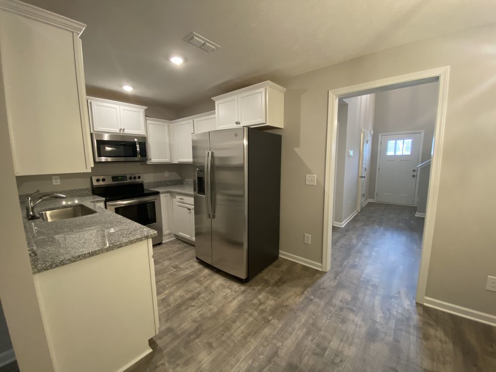 3 BD 3.5 BA 1 Car Garage Great Location Like New Townhome! property image