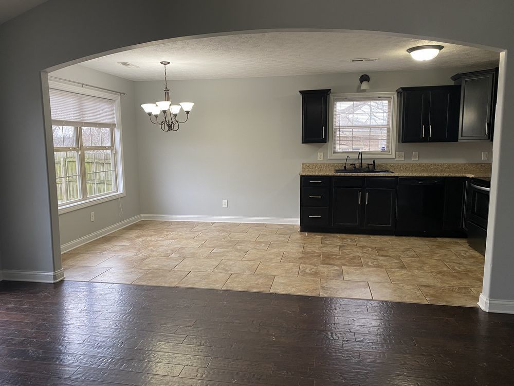 Lovely 3 Bed 2 Bath with a HUGE workshop/ Fenced in Yard property image
