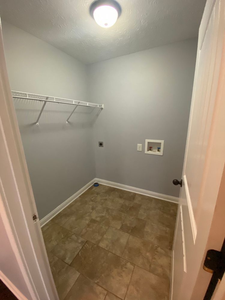 Lovely 3 Bed 2 Bath with a HUGE workshop/ Fenced in Yard property image