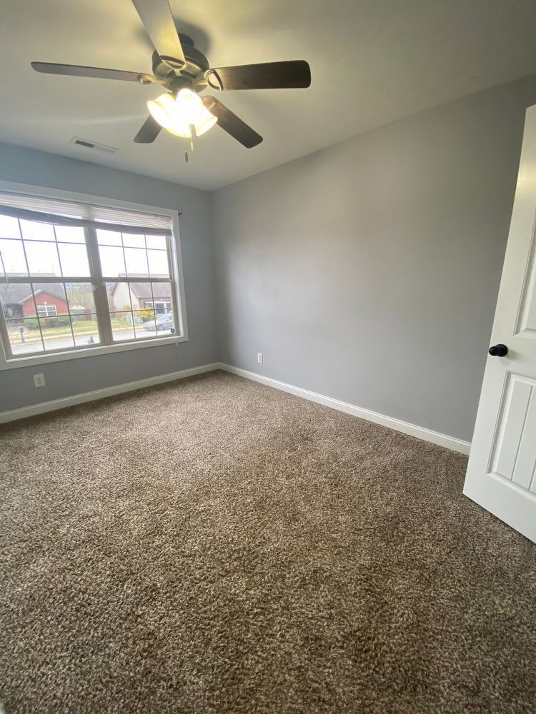Lovely 3 Bed 2 Bath with a HUGE workshop/ Fenced in Yard property image