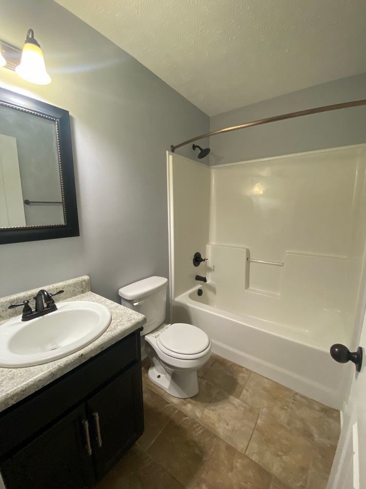 Lovely 3 Bed 2 Bath with a HUGE workshop/ Fenced in Yard property image