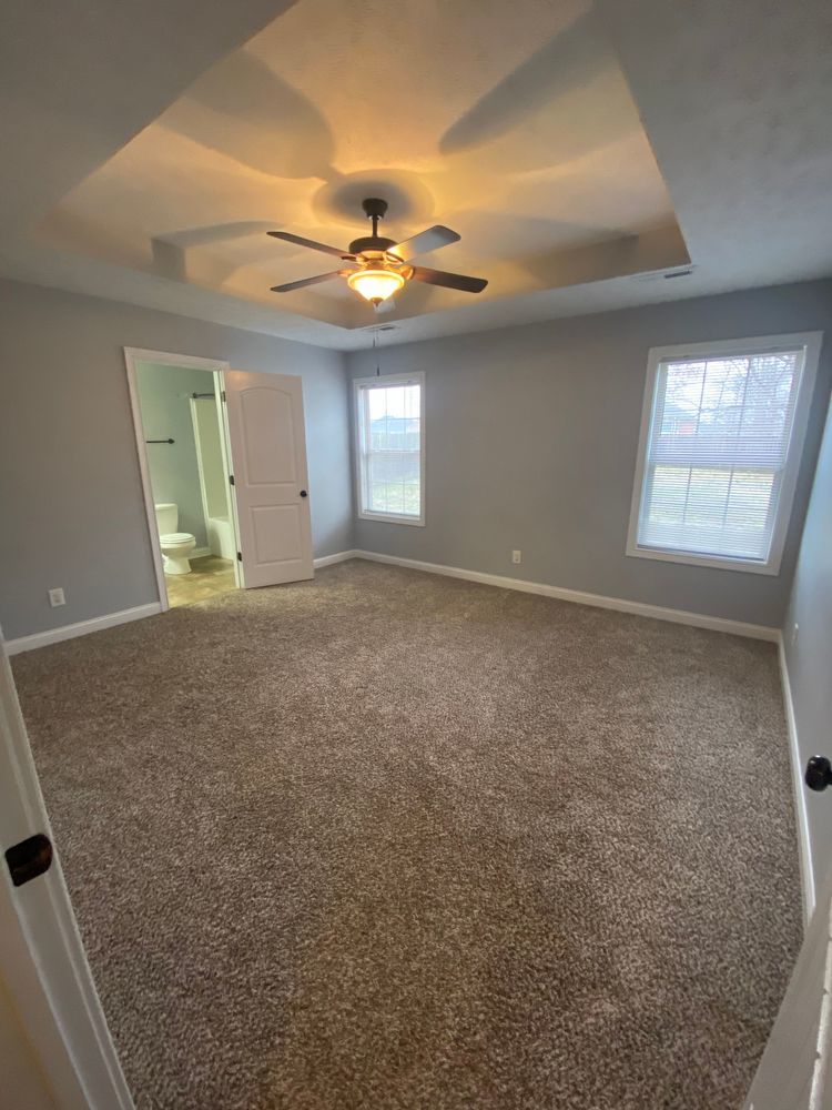 Lovely 3 Bed 2 Bath with a HUGE workshop/ Fenced in Yard property image