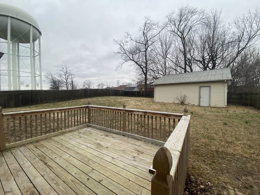 Lovely 3 Bed 2 Bath with a HUGE workshop/ Fenced in Yard property image