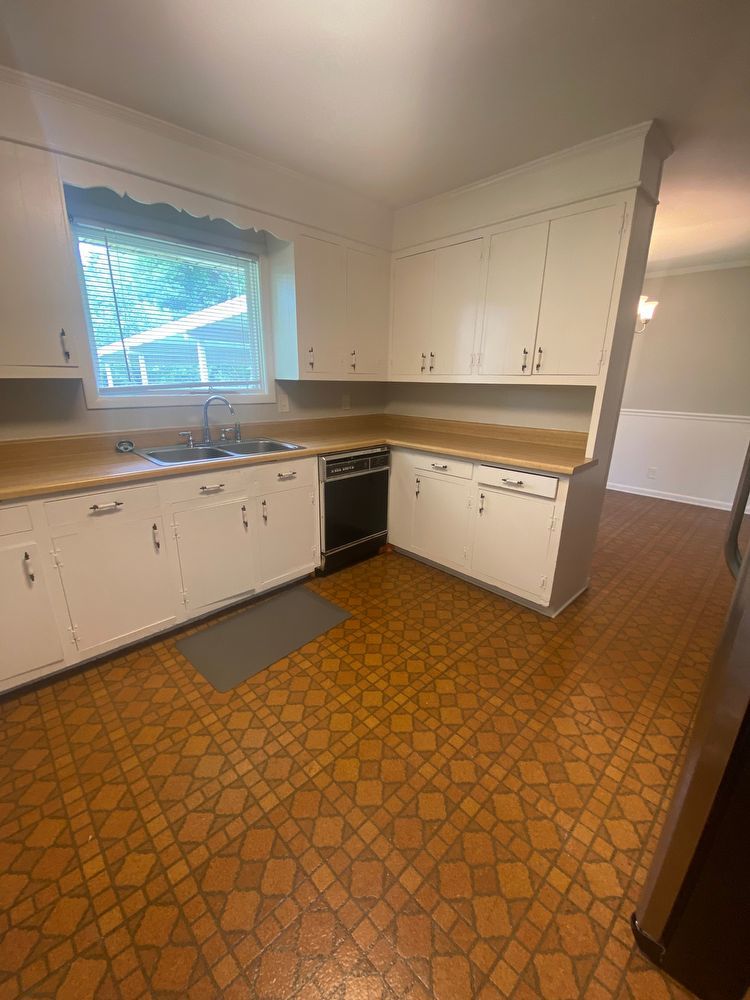 Charming 4 BR, 2 BA, Close to MTSU, 1 Car Garage, Large Carport property image