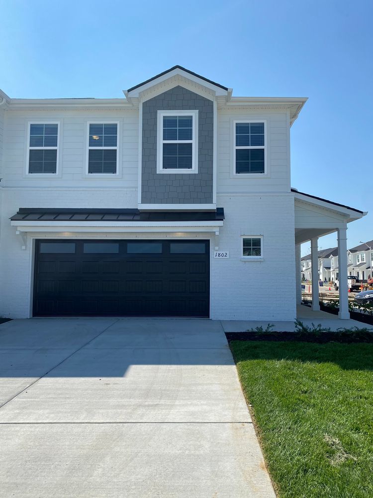Like New Luxury Townhome! 3 BR, 2.5 BA, 2 Car Garage, Pool, Dog Park, and More! property image