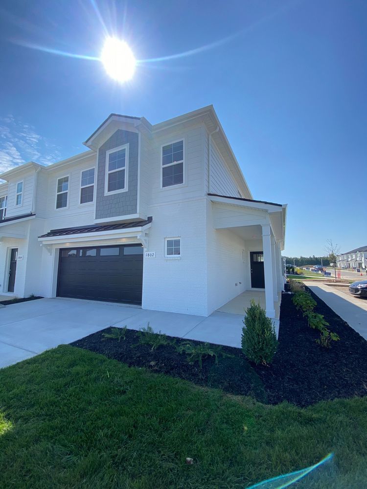 Like New Luxury Townhome! 3 BR, 2.5 BA, 2 Car Garage, Pool, Dog Park, and More! property image