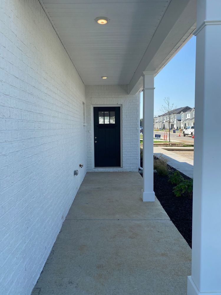 Like New Luxury Townhome! 3 BR, 2.5 BA, 2 Car Garage, Pool, Dog Park, and More! property image