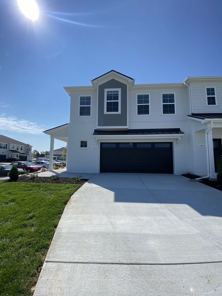 Like New Luxury Townhome! 3 BR, 2.5 BA, 2 Car Garage, Pool, Dog Park, and More! property image