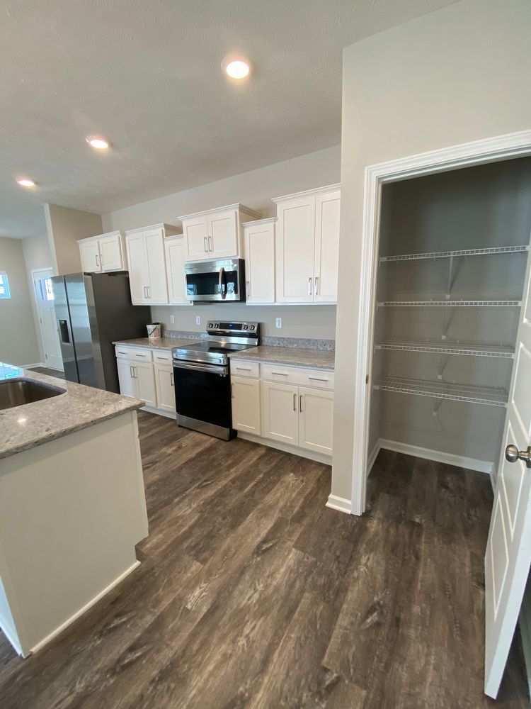 Like New Luxury Townhome! 3 BR, 2.5 BA, 2 Car Garage, Pool, Dog Park, and More! property image