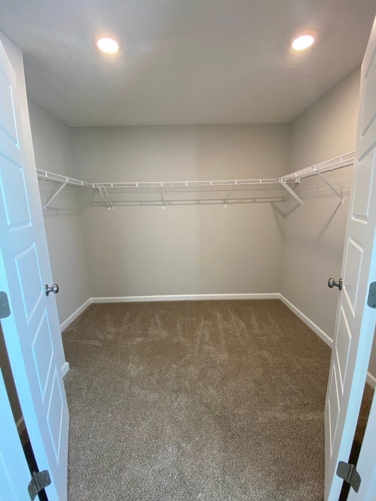 Like New Luxury Townhome! 3 BR, 2.5 BA, 2 Car Garage, Pool, Dog Park, and More! property image
