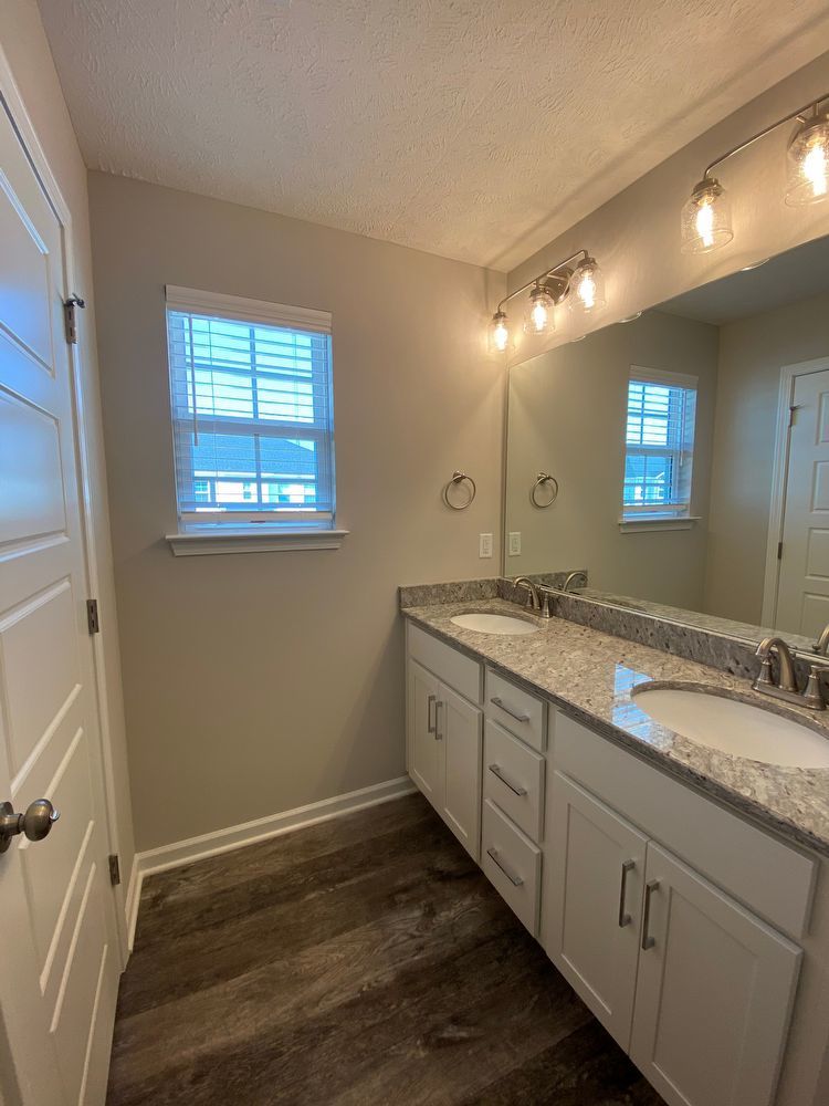 Like New Luxury Townhome! 3 BR, 2.5 BA, 2 Car Garage, Pool, Dog Park, and More! property image