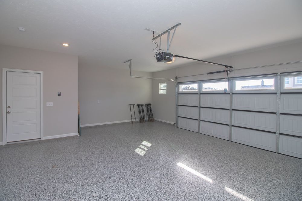 Like New Luxury Townhome! 3 BR, 2.5 BA, 2 Car Garage, Pool, Dog Park, and More! property image