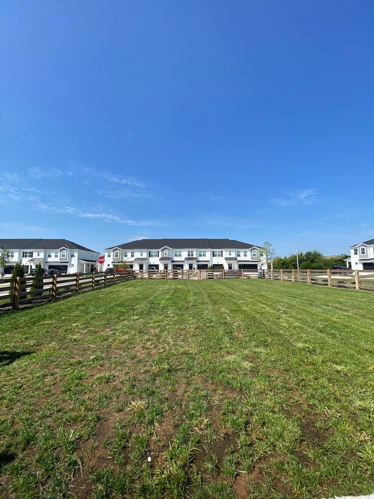 Like New Luxury Townhome! 3 BR, 2.5 BA, 2 Car Garage, Pool, Dog Park, and More! property image