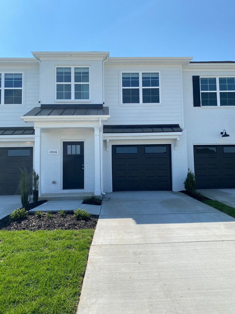*MOVE IN SPECIAL* Luxury Townhome! 3 BR, 2.5 BA, 1 Car Garage, Pool, Dog Park, and More! property image