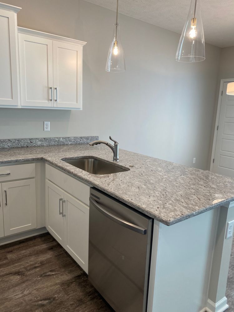 *MOVE IN SPECIAL* Luxury Townhome! 3 BR, 2.5 BA, 1 Car Garage, Pool, Dog Park, and More! property image