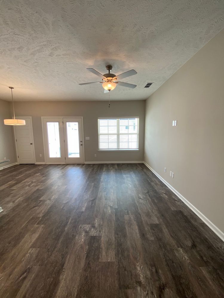 *MOVE IN SPECIAL* Luxury Townhome! 3 BR, 2.5 BA, 1 Car Garage, Pool, Dog Park, and More! property image