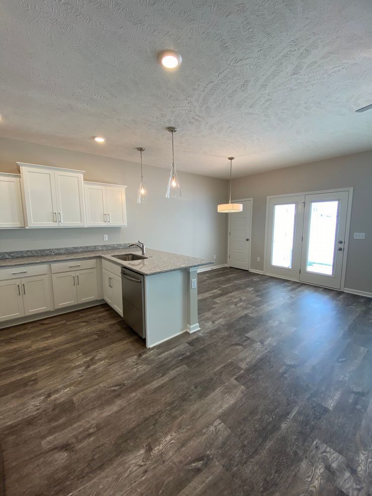 *MOVE IN SPECIAL* Luxury Townhome! 3 BR, 2.5 BA, 1 Car Garage, Pool, Dog Park, and More! property image