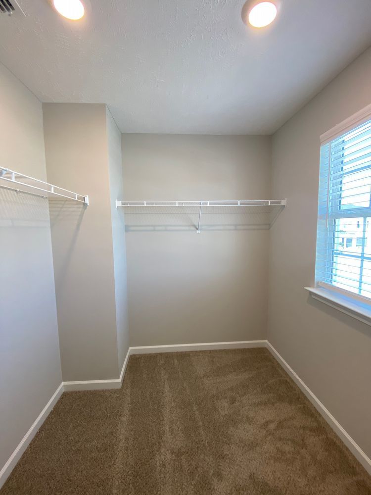 *MOVE IN SPECIAL* Luxury Townhome! 3 BR, 2.5 BA, 1 Car Garage, Pool, Dog Park, and More! property image
