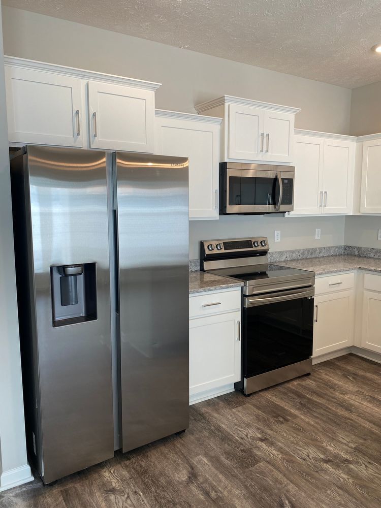 *MOVE IN SPECIAL* Luxury Townhome! 3 BR, 2.5 BA, 1 Car Garage, Pool, Dog Park, and More! property image