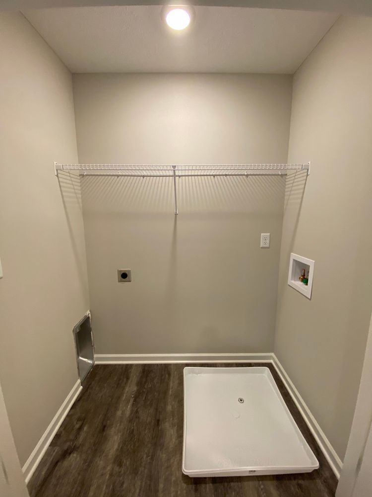 *MOVE IN SPECIAL* Luxury Townhome! 3 BR, 2.5 BA, 1 Car Garage, Pool, Dog Park, and More! property image