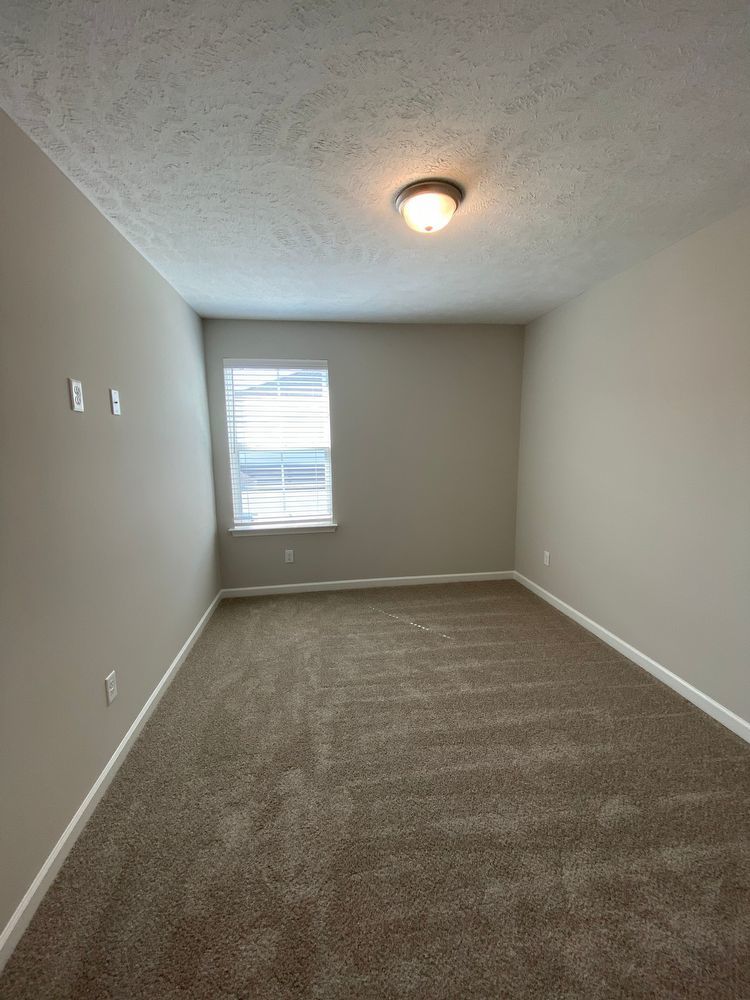 *MOVE IN SPECIAL* Luxury Townhome! 3 BR, 2.5 BA, 1 Car Garage, Pool, Dog Park, and More! property image