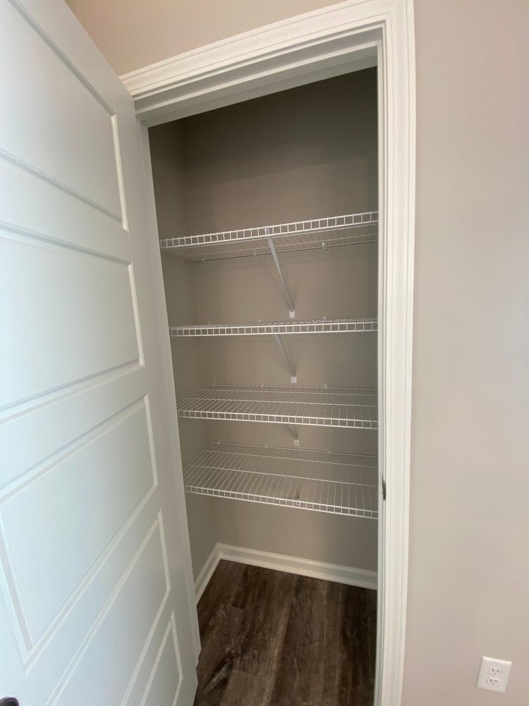 Like New Luxury Townhome! 3 BR, 2.5 BA, 1 Car Garage, Pool, Dog Park, and More! property image