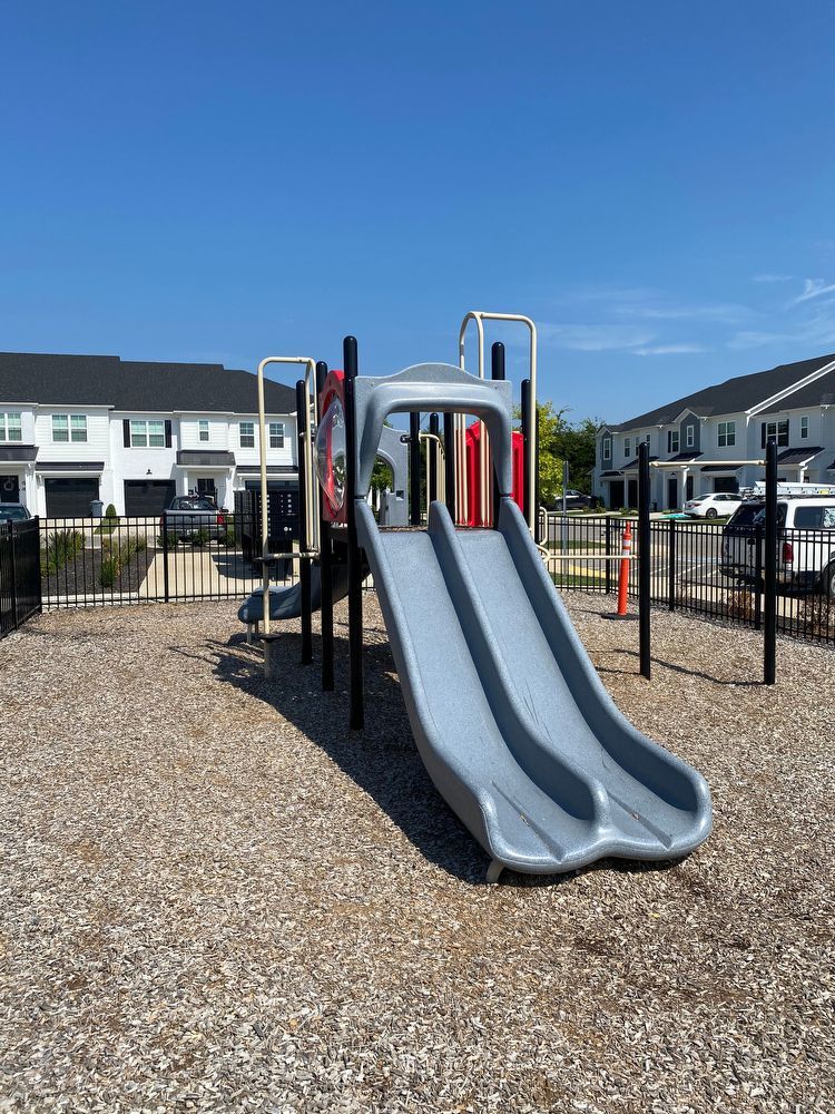 Like New Luxury Townhome! 3 BR, 2.5 BA, 1 Car Garage, Pool, Dog Park, and More! property image