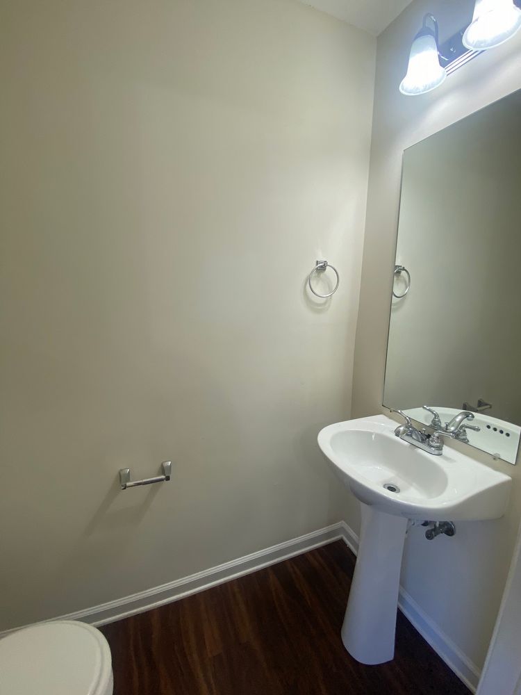 Available Now! 2 Bed, 2.5 Bath Townhome in The Cottages Of Lake Forest property image