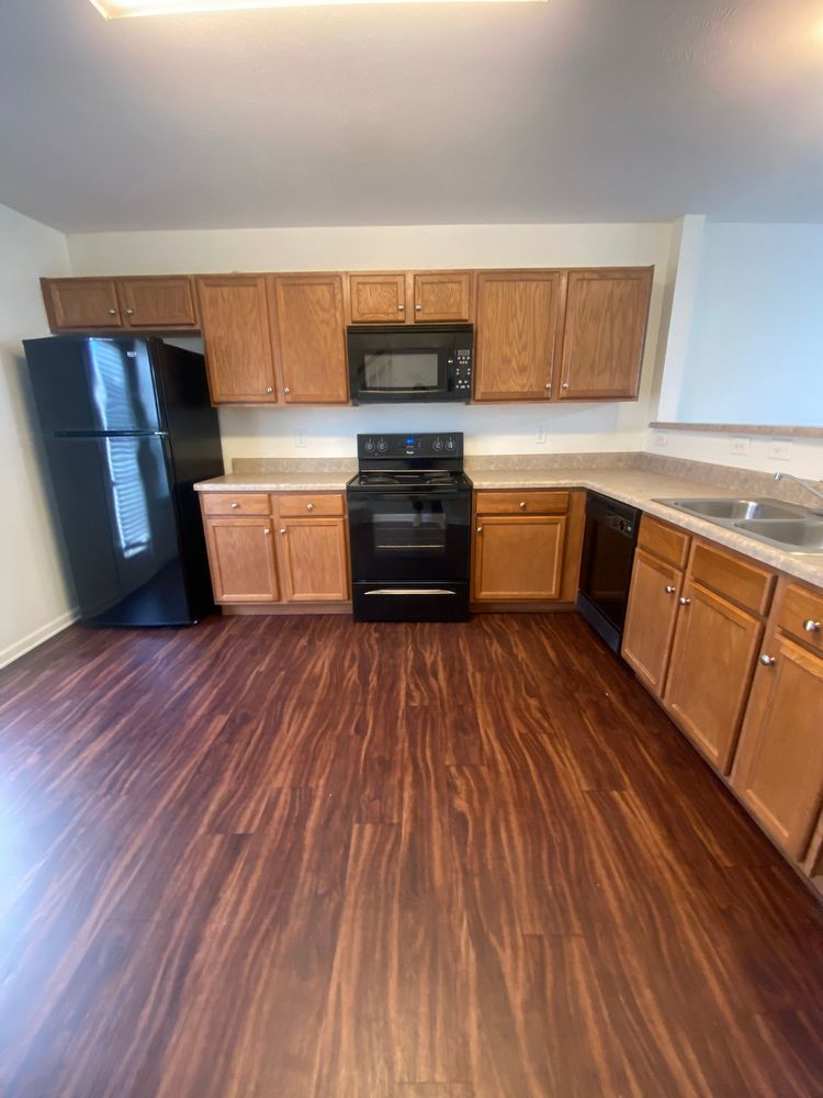 Available Now! 2 Bed, 2.5 Bath Townhome in The Cottages Of Lake Forest property image