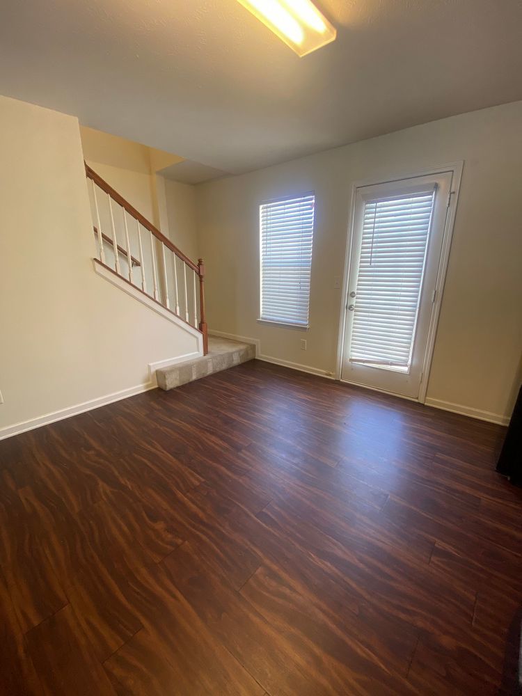 Available Now! 2 Bed, 2.5 Bath Townhome in The Cottages Of Lake Forest property image