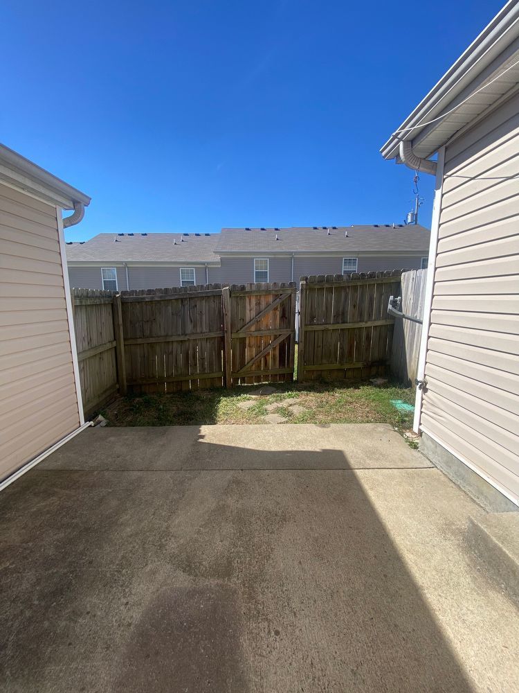 Available Now! 2 Bed, 2.5 Bath Townhome in The Cottages Of Lake Forest property image