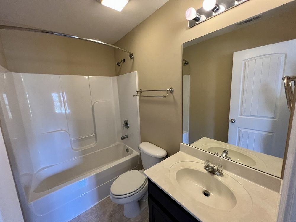 Charming 2BR/2.5BA Townhome in Villages of Riverwood – Hermitage property image