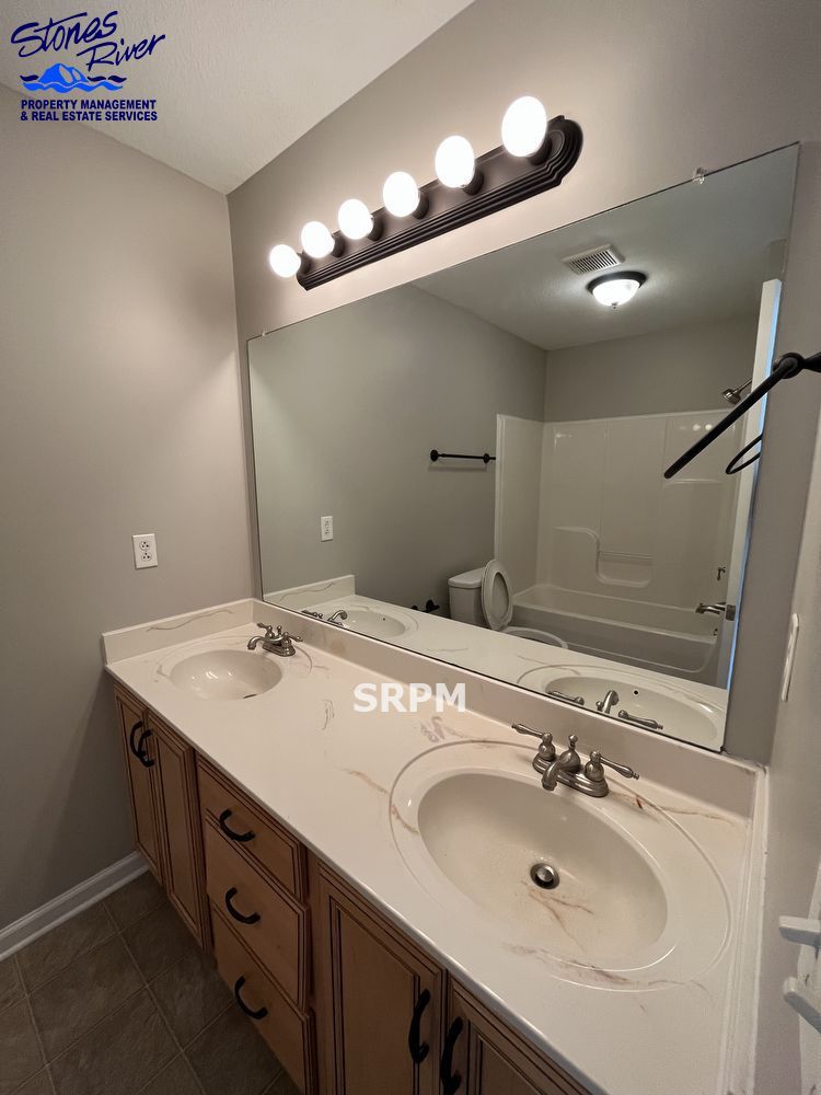 Charming 3 Bed / 2 Bath Ranch-Style Home on Corner Lot – Clarksville, TN property image