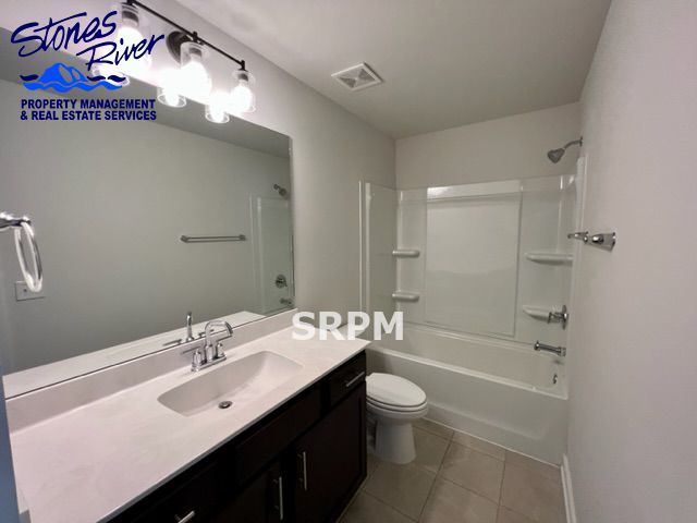 Beautiful 4 Bed/ 3.5 Bath Home in Newly Built Rivers Edge! property image