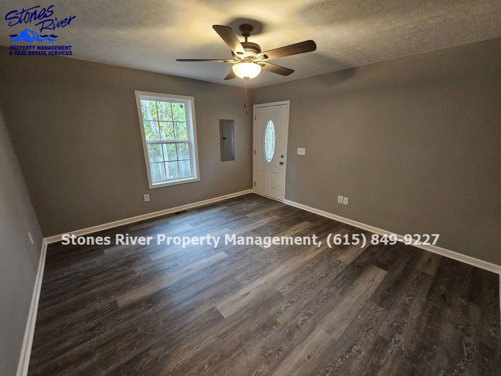 Charming 3 Bedroom Home with Spacious Back Yard... property image