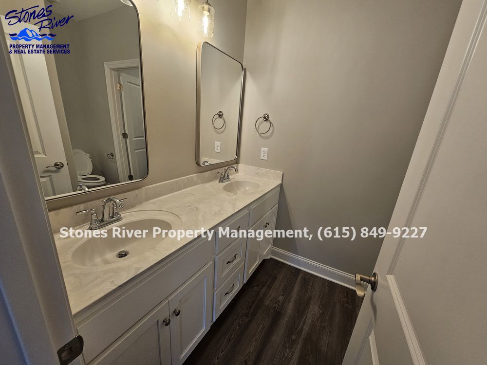 RECENT BUILD TOWNHOME - LUXURY IN THE CENTER OF MANCHESTER property image