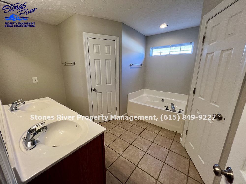 3 Bed/2 Bath W. Bonus & Fenced Yard in West Murfreesboro property image