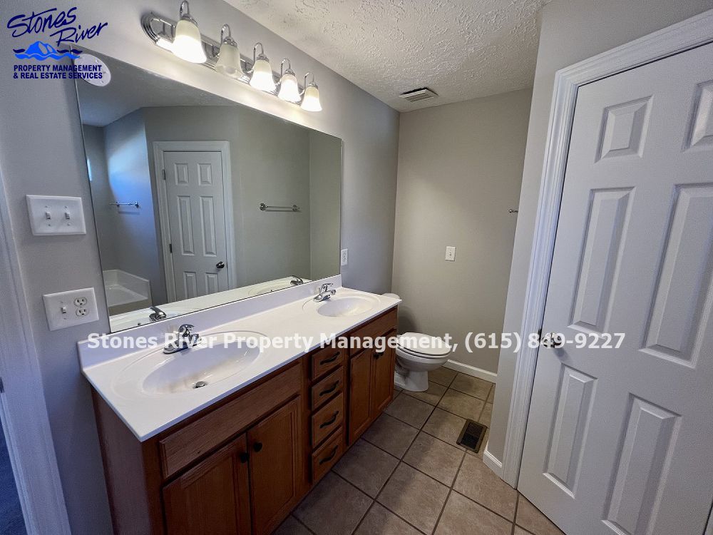 3 Bed/2 Bath W. Bonus & Fenced Yard in West Murfreesboro property image