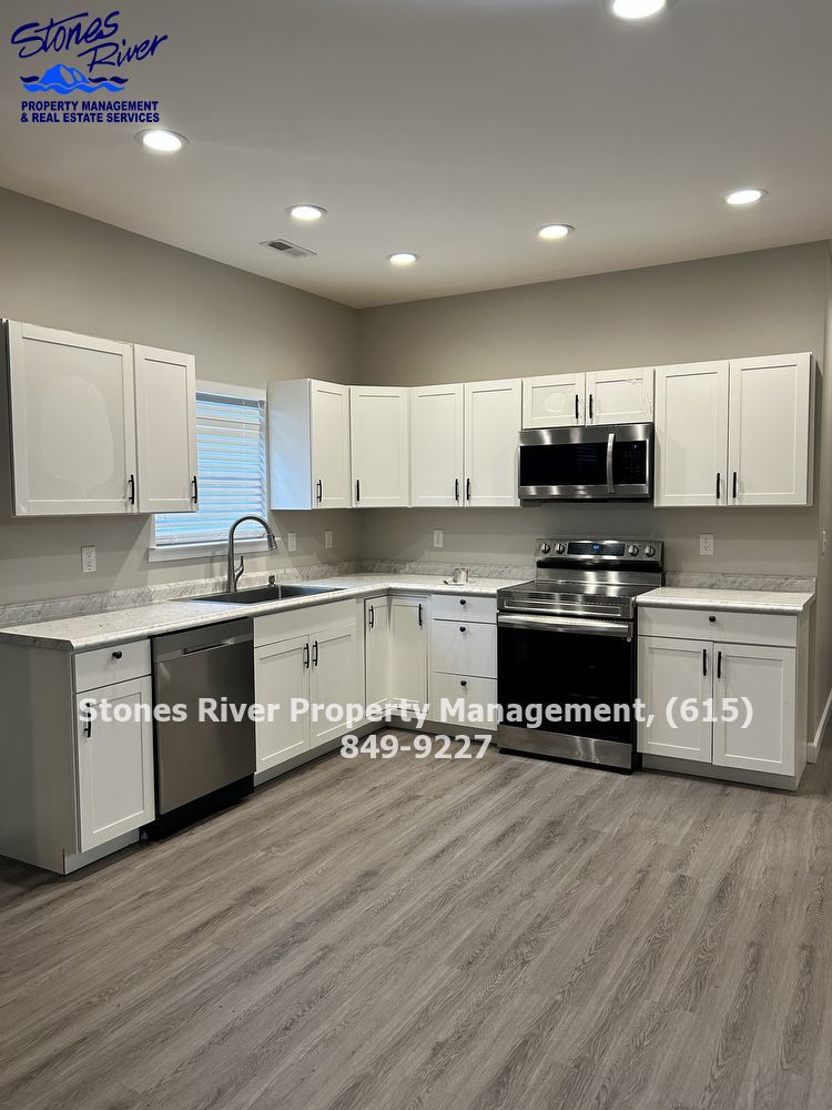 Charming 3 bed, 2 bath home! Fully fenced in, HUGE laundry room! property image