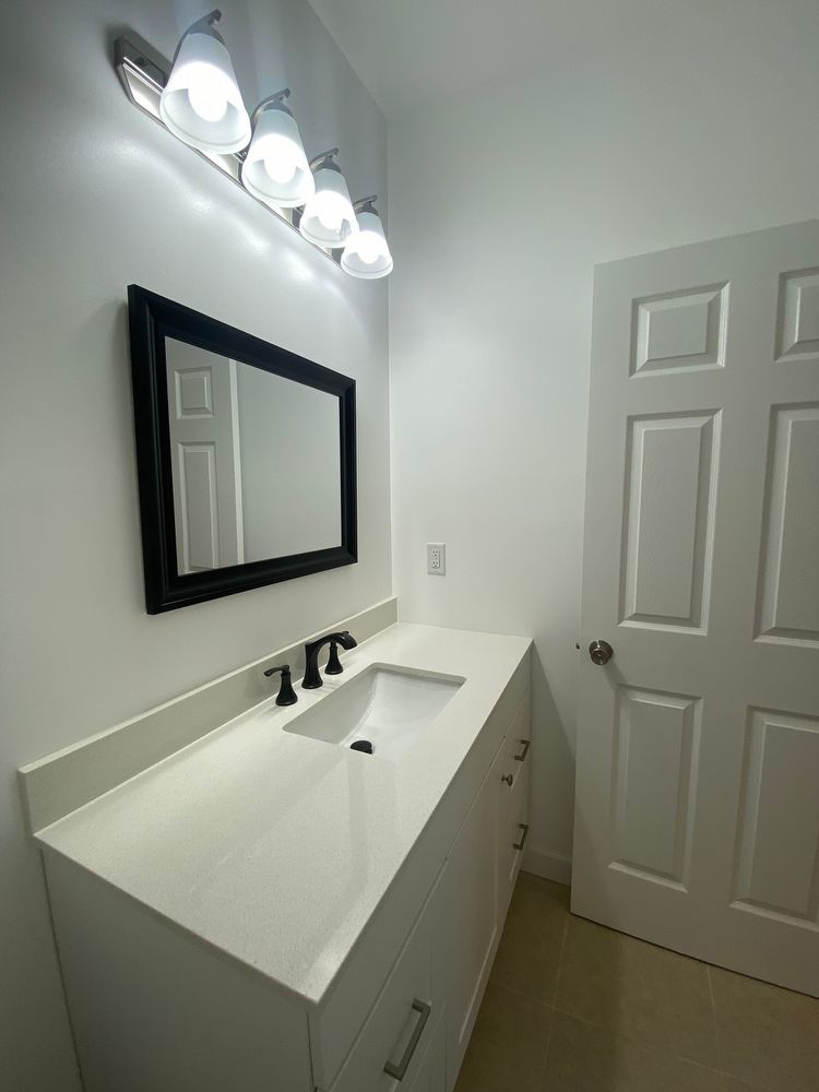 Charming 3 bed, 2 bath home! Fully fenced in, HUGE laundry room! property image