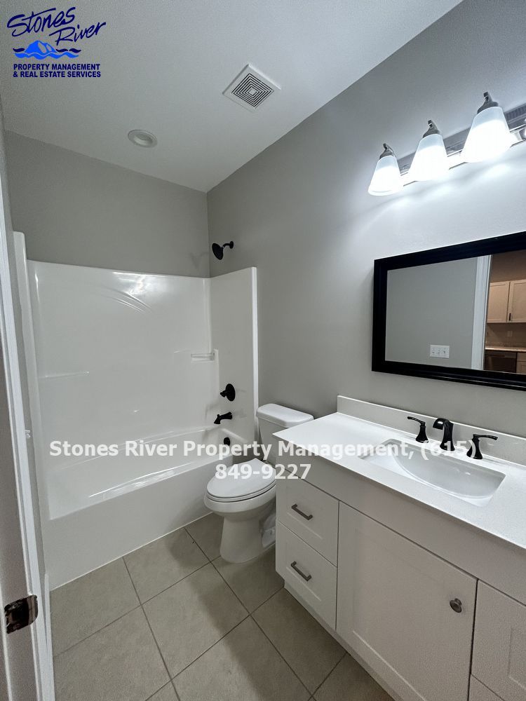 Charming 3 bed, 2 bath home! Fully fenced in, HUGE laundry room! property image