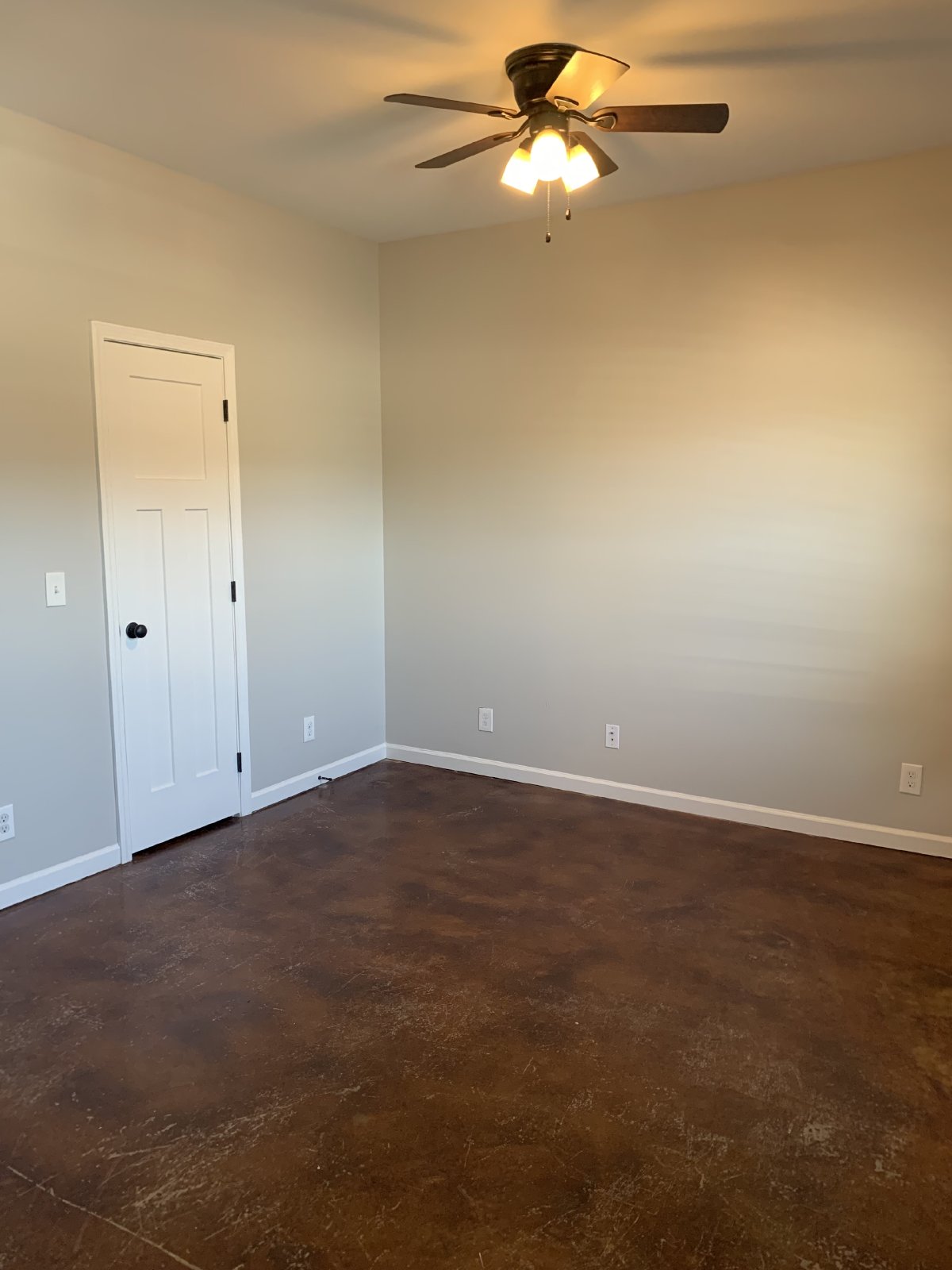 Modern Apartment in Great Central Location! 2 BR, 1 BA, with Deck. property image